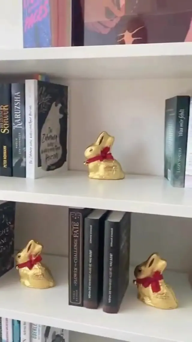 Les lapins de Pâques ont envahi nos bureaux cette semaine 📚🐰 

Comme ils menaçaient de grignoter vos livres, on a dû faire appel à quelques collègues gourmand•e•s 🍫😋

#pâques #passionlecture #bookstagramfrance #autoedition #publiersonlivre #passionlivres